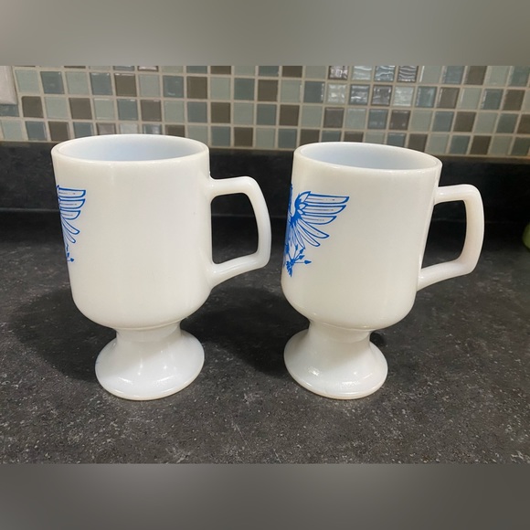 Set of 2 footed milkglass mugs with Blue Eagle - Picture 7 of 8
